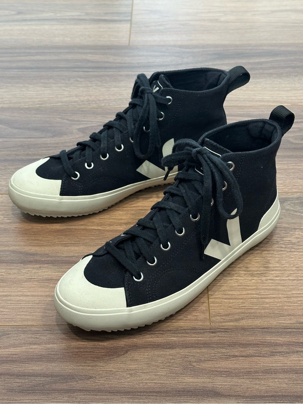Veja Nova High Top Sneakers in Black/Pierre Size 9